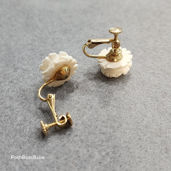 Vintage Carved Rose Earrings | Cream Floral Screw-Backs | ½” | Gold Tone - Picture 5 of 5